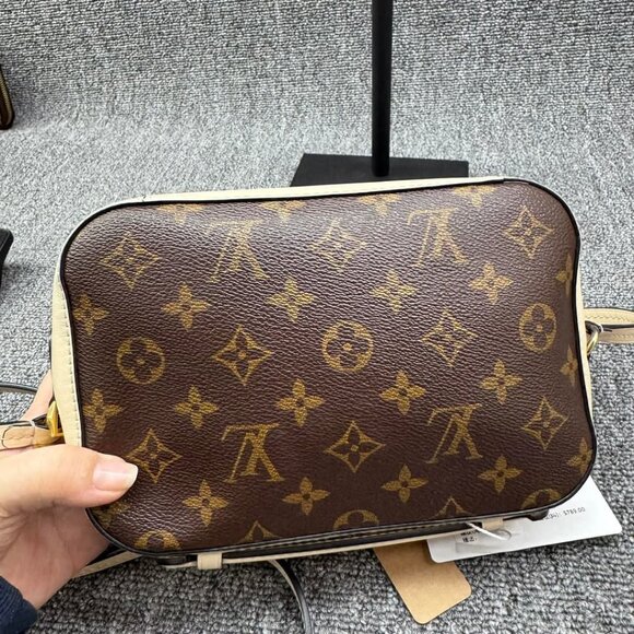 Louis Vuitton Saintonage Monogram Crossbody Bag 899-030725 - Picture 3 of 16